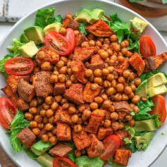 The Baked Sweet Potato & Crispy Chickpea Bowl 💚⁣