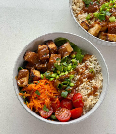 These peanut tofu bowls are the perfect easy vegetarian dinner!