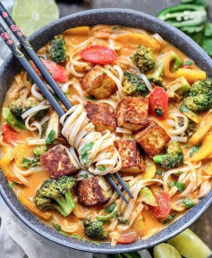 🙋‍♀️​This delicious, quick & easy Red Curry Noodle Soup with Tofu