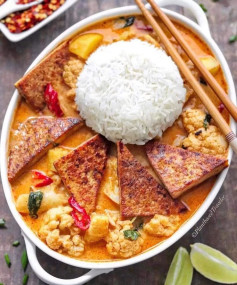 This Thai inspired Red Curry with Cauliflower, Potato and pan fried Tofu is definitely another one of my favorites!