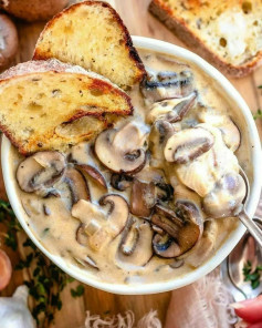 Vegan Cream of Mushroom Soup 🥣