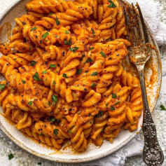 🍝 VEGAN CREAMY TOMATO PASTA