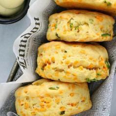 🌶😍 Vegan Jalapeño Cheddar Biscuits!