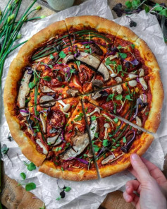 VEGAN MUSHROOM LOVERS PIZZA