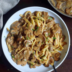 Vegan Mushroom Stroganoff by elavegan 🍄