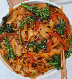 Vegan Pad See Ew (aka spicy noodles)