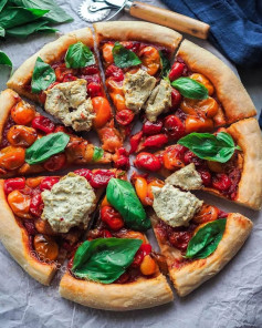 Vegan Roasted Tomato Pizza