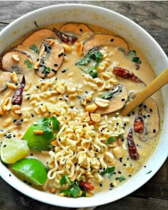 Vegan Spicy Thai Peanut Ramen by rabbitandwolves 💚 one pot, hearty and filling without being heavy, flavorful broth, great for cold days!