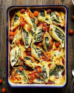 Vegan spinach + ‘feta’ pasta bake with giant pasta shells (made using homemade fermented cashew cheese)