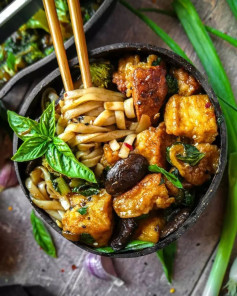 VEGAN SWEET AND SOUR NOODLE STIR FRY WITH CRISPY TOFU NUGGETS