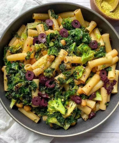 🥗 Vegan Ziti with Broccoli and Kale