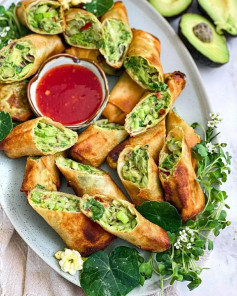 🤩 We are head over heels with this Crispy Avocado Spring Rolls