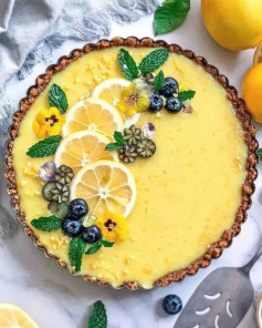 When life gives you lemons, make a no bake Vegan Lemon Tart! 🍋