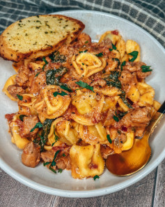 Which would you pick? Bucatini or Tortellini? 🍝 Well either way, this creamy tomato sausage pasta is delicious!