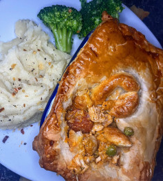 CHICKEN & CHORIZO PIE 🥧