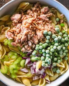 Classic Tuna Pasta Salad: