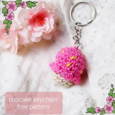 cupcake keychain free pattern