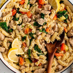 Looking for a healthy and satisfying meal? Lemon Garlic Chicken and Vegetable Pasta is packed with protein, fiber, and flavor. Perfect for a quick weeknight dinner or meal prep!⁠