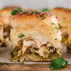 PESTO CHICKEN SLIDERS⁠