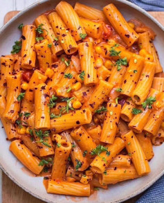 Rigatoni in tomato sauce