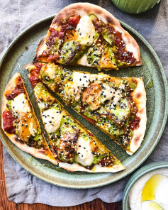 Simple pleasures - flatbread pizza with whipped butter bean tahini, roast squash & pesto 🤩