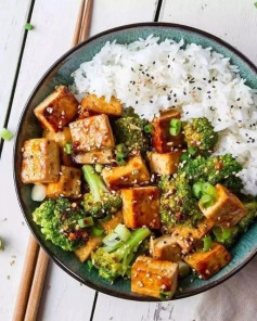 Takeout-style tofu and broccoli bowl