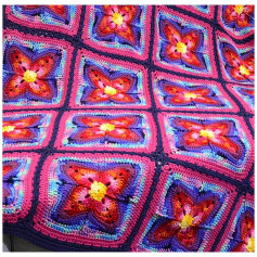 Crochet blanket (square motif)