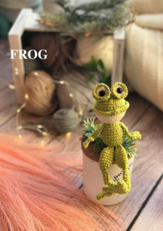 green FROG crochet pattern amigurumi