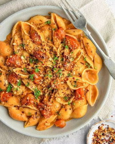 SPICY ROASTED TOMATO PASTA 🌶