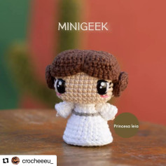 RECEITA GRATUITAReceitinha Minigeek da @crocheeeu_Já estão seguindo ela? Sigam lá que tem muitas novidades.