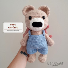 ✨ Urso Antônio - Receita Gratuita! ✨Neste mês de janeiro, o Elles Crochet está comemorando 6 anos de página! E, com isso, gostaria de relembrar com vocês algumas de minhas receitas gratuitas de maior sucesso!