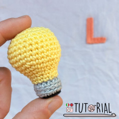 amigurumi light bulb