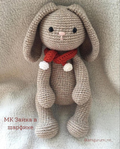 Бесплатный МК Зайка в шарфике от автора @amigurumi_nn_Выполнен из хлопковой пряжи alizecottongold ⠀Ростом 21см