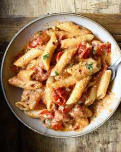 15 minute tomato ricotta pasta. Easy, comforting and oh-so-satisfying.