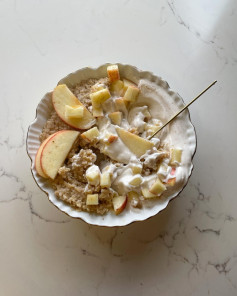 apple yoghurt & oat bowl