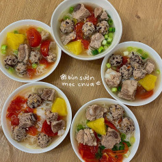 ✩*ﾟbún sườn mọc chua