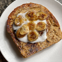 Caramelised banana almond stuffed French toast (recipe ✨👇)