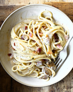 Creamy mushroom and bacon pasta