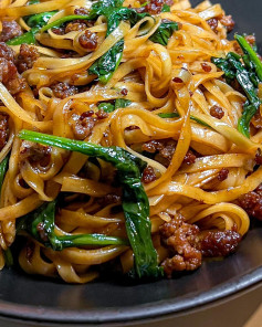 CRISPY BEEF NOODLES