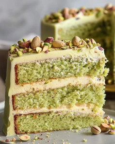 Elegant White Chocolate Pistachio Cake