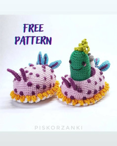 free pattern alien cucumber in a sea snail spaceship