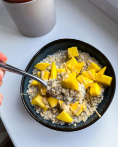 MANGO OAT BOWL