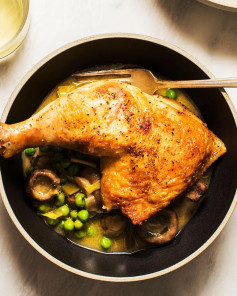 Need a dinner idea? 💗 try these braised chicken legs with creamy leeks 💕 recipe below 👇