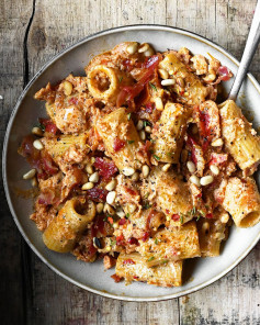 Pasta with sun-dried tomato ricotta pesto