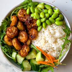 Saturday night calls for blackened and slightly spicy SHRIMP BENTO BOWLS!🍤🍚🥒🍋Love to