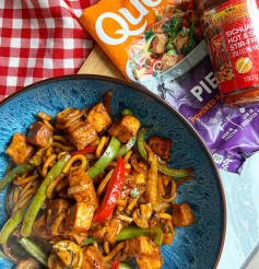 SICHUAN QUORN CHICKEN & VEGGIE NOODLES