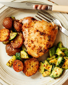 the dinner I can’t stop eating 😜 this is my favorite roast chicken recipe I serve with p