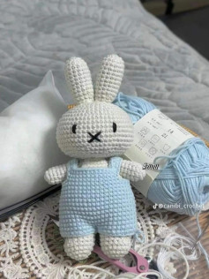 thỏ trắng miffy