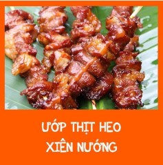 Ướp thịt heo xiên nướng.