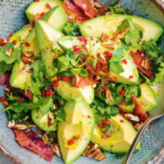 Avocado, Prosciutto & Pecan Salad 😍👌😋